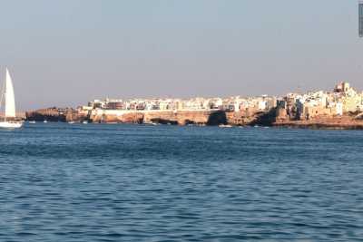 Monasteri, trulli, grotte, terrazze a strapiombo sul mare blu: tutto questo � Polignano